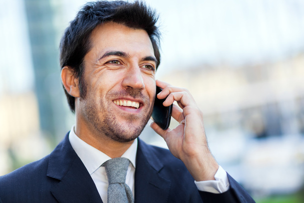Businessman talking on cell phone - Фото, изображение