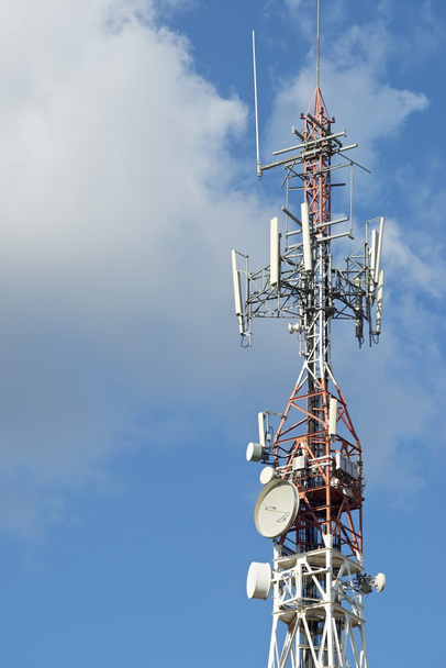 telecommunicatie toren. - Foto, afbeelding
