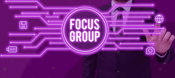 Fokusgruppe, Geschäftsidee besteht aus sorgfältig ausgewählten Teilnehmern, um Feedback zu geben - Foto, Bild