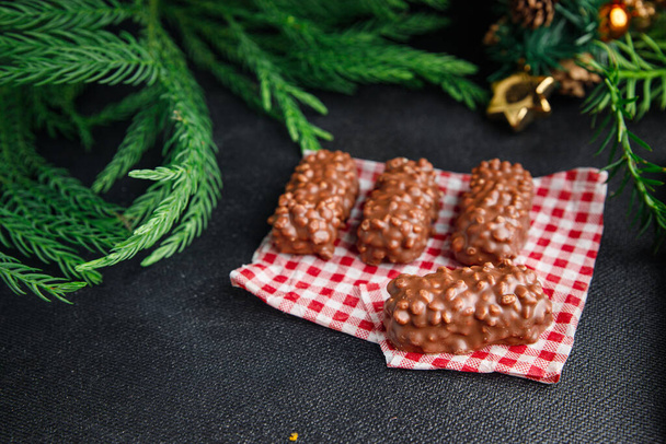 Joulun suklaakeksit pähkinä, kuivatut hedelmät Uusi vuosi makea jälkiruoka loma-ateria ruoka välipala pöydällä kopioi tilaa ruoka tausta - Valokuva, kuva