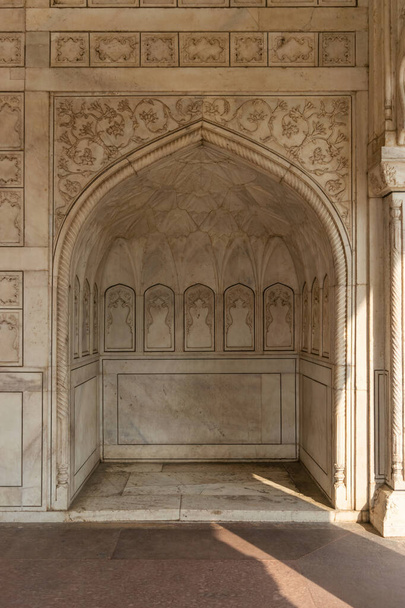 Beeindruckende Details der Festungsarchitektur mit marmornem Design - Foto, Bild