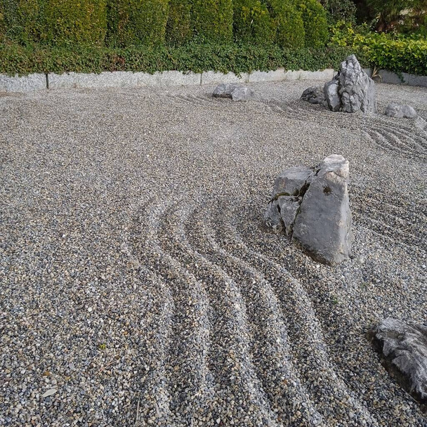 ogród zen lub japoński suchy ogród w buddyzmie - Zdjęcie, obraz