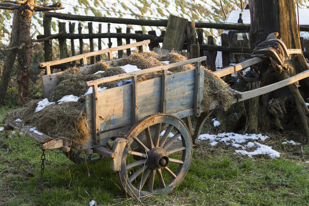 vieux chariot en bois
 - Photo, image