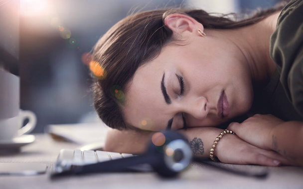 Just need to get my energy up. a young female call center agent taking a nap at work - Fotoğraf, Görsel