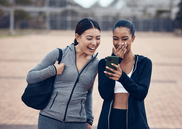 Happy, phone and friends laughing at a funny online joke after a workout in a city together, cheerful, humour and carefree. Social media, internet and women sharing comedy meme or internet post. - Foto, Imagem