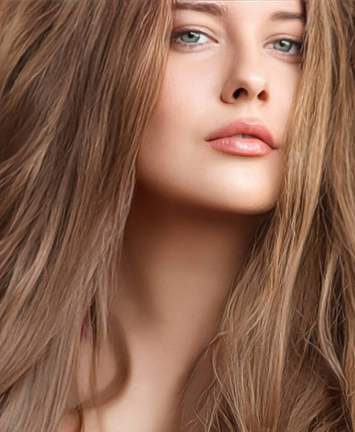Peinado, belleza y cuidado del cabello, hermosa mujer con cabello largo y natural, retrato de glamour para peluquería y marca de cuidado del cabello - Foto, Imagen