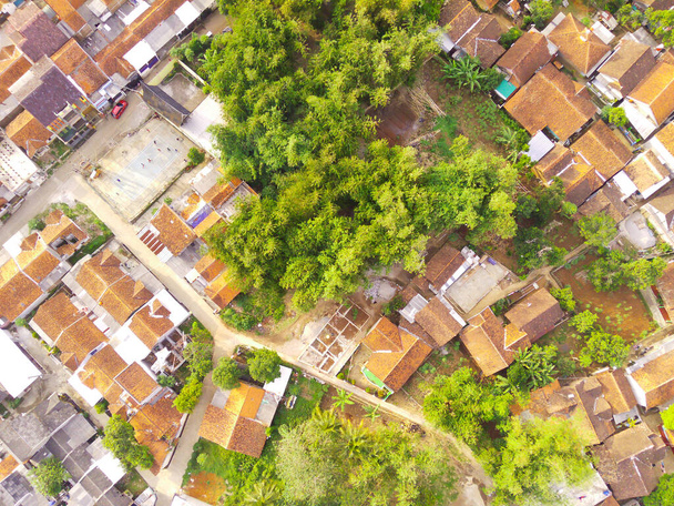 Abstraktní rozostřené rozmazané pozadí Letecká křižovatka uprostřed bydlení v oblasti Cikancung - Indonésie. Není zaměřeno - Fotografie, Obrázek