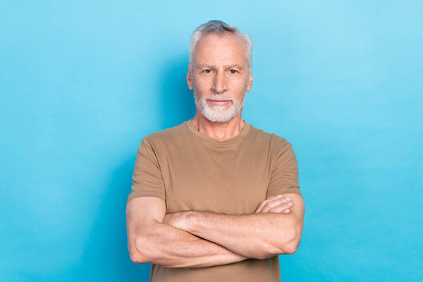 Photo of intelligent successful man arm folded dressed pastel stylish outfit clothes isolated on blue color background. - Fotoğraf, Görsel