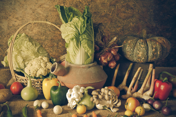 Natürmort sebzeler, otlar ve meyveler  - Fotoğraf, Görsel