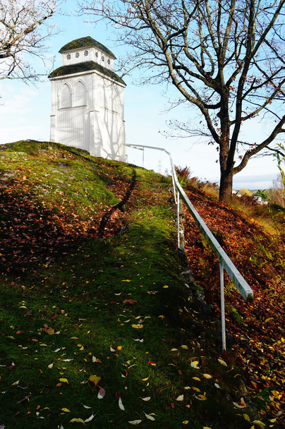 Erillinen kellotapuli Norjassa
 - Valokuva, kuva