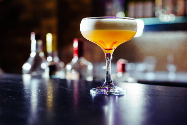 Champagne coupe glass of refreshing orange cocktail - Valokuva, kuva