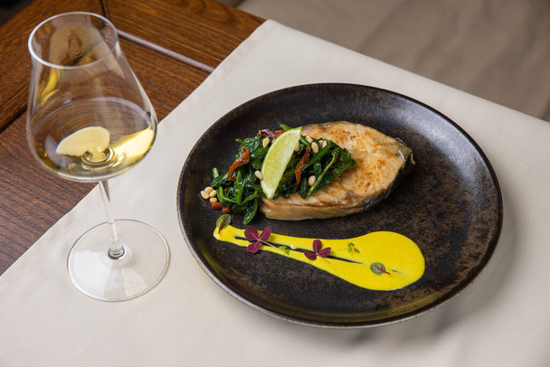 salmon steak on a plate, in a restaurant - Foto, imagen