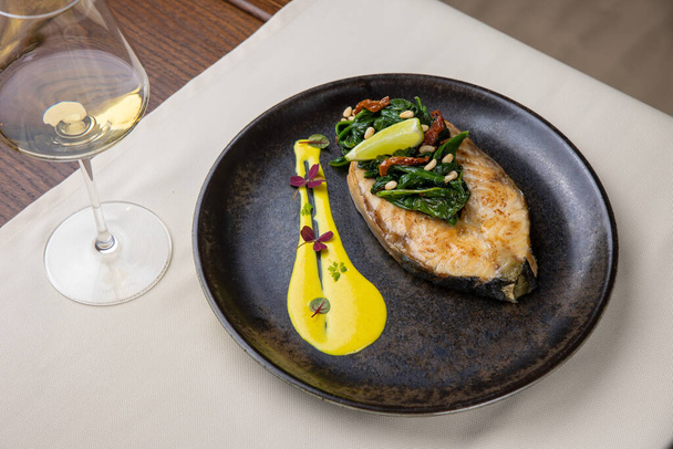 salmon steak on a plate, in a restaurant - Foto, imagen