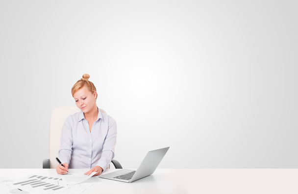 Young businesswoman with plain white copy space - Foto, Imagen
