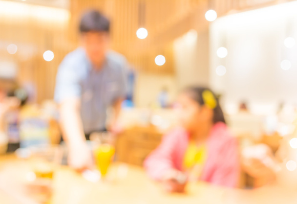Розмите фонове зображення молодого клієнта сидить у ресторані
 - Фото, зображення