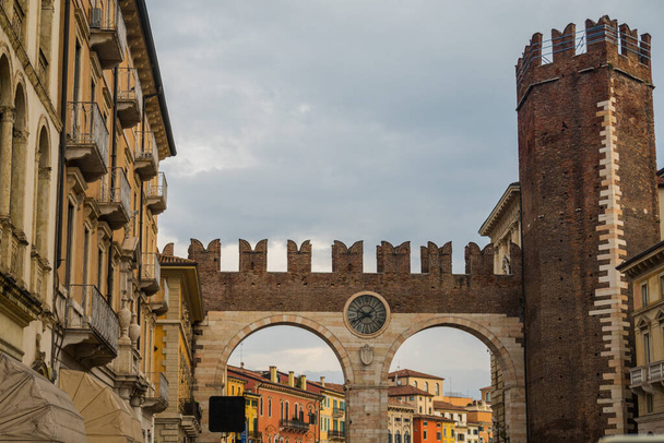 Linda Verona, uma cidade na Itália. Arquitetura e cidade maravilhosa medieval - Foto, Imagem