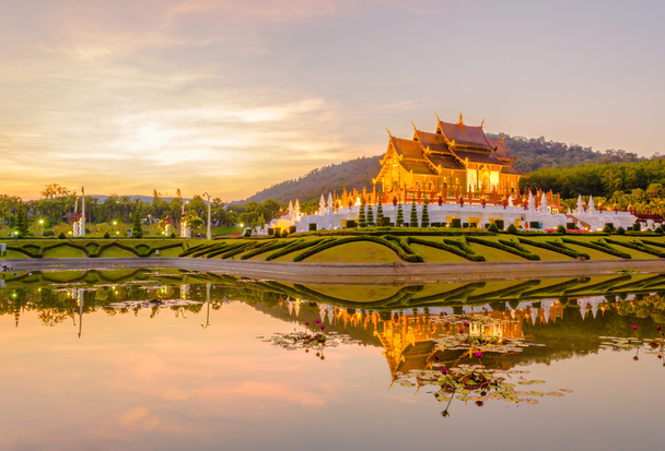 Ho kham luang északi thai stílusú épület Royal Flora templom (ratchaphreuk) Chiang Mai, Thaiföld. - Fotó, kép