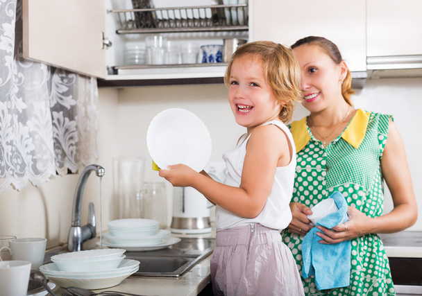 Daughter with mother washing plates - Foto, immagini