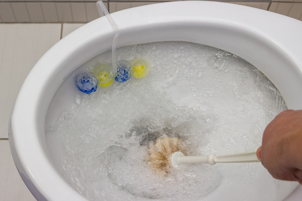 Plástico cepillo de baño blanco
 - Foto, Imagen