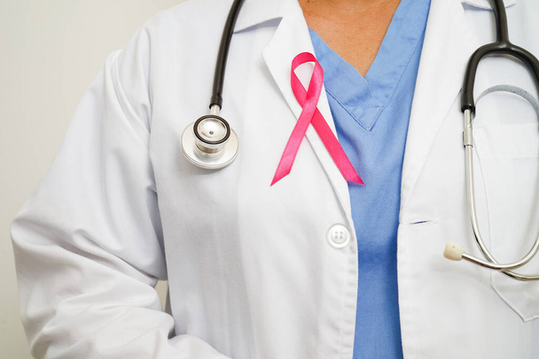Asian woman doctor with pink ribbon, World Breast Cancer Day at October. - Fotoğraf, Görsel
