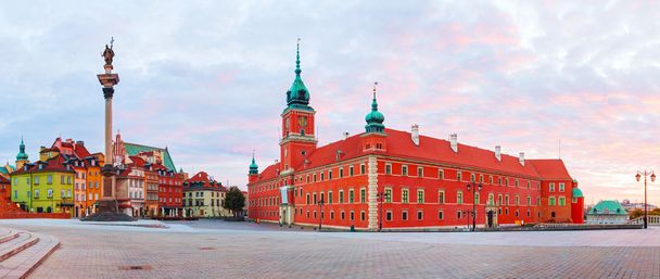 ワルシャワ, ポーランドの城広場のパノラマ - 写真・画像