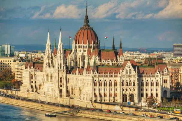 ハンガリーのブダペストにある議会ビルは - 写真・画像