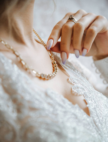 close-up details of the bride's white dress - Foto, afbeelding