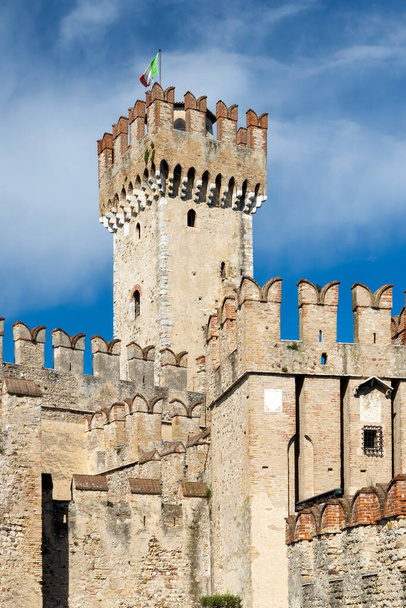 Sirmione kasteel, Gardameer, Lombardije, Italië - Foto, afbeelding