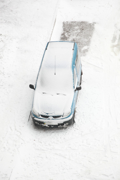 αυτοκίνητο στο χιόνι - Φωτογραφία, εικόνα