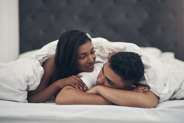 I could watch him sleep all day. a young couple laying in bed at home - Foto, Imagen
