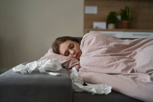 Spící běloška během nemoci - Fotografie, Obrázek