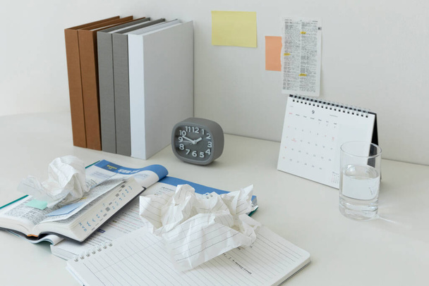 studying at home, study desk setup, fold the paper many times - Fotoğraf, Görsel