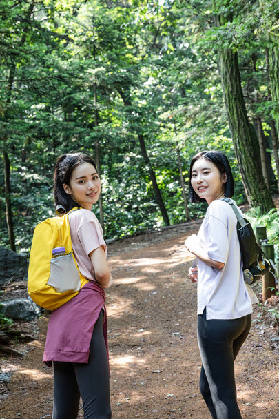 korean young women hiking and plogging_trekking mountain - Φωτογραφία, εικόνα