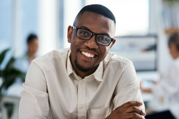 Youll succeed if youre willing to work for it. Portrait of a confident young businessman working in an office - Fotó, kép
