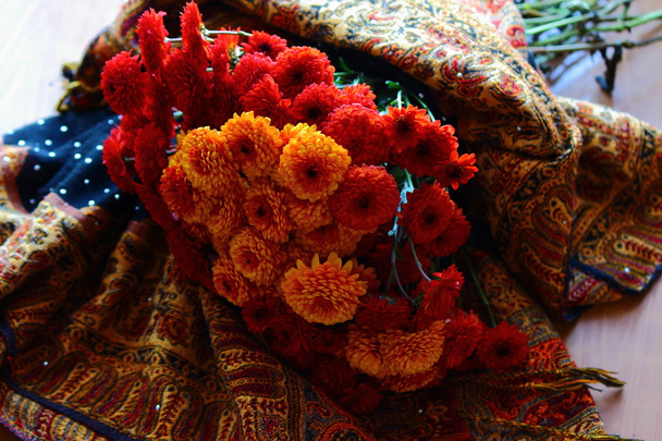 őszi virágok és bogyók - Fotó, kép