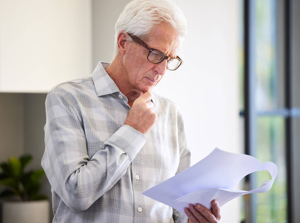 I think Im happy with this contract. a mature man reading paperwork - Foto, Imagen