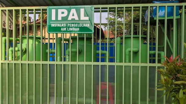 IPAL singkatan bahasa Indonesia｜Instalasi Penelolaan Air Limbah.IPALはインドネシア語の略称で、排水管理の設置である。排水設置の一つのモデル. - 写真・画像