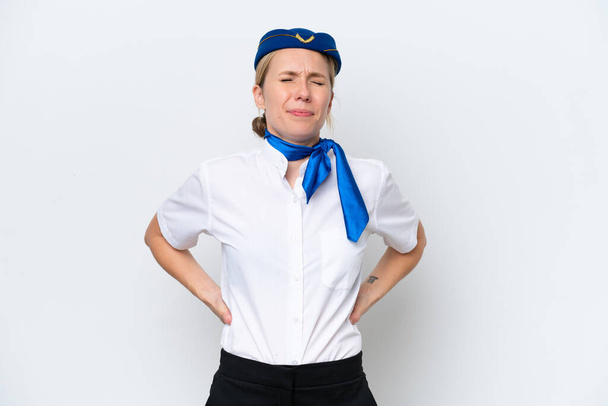 Vliegtuig blonde stewardess vrouw geïsoleerd op witte achtergrond lijden aan rugpijn voor het hebben van een inspanning - Foto, afbeelding