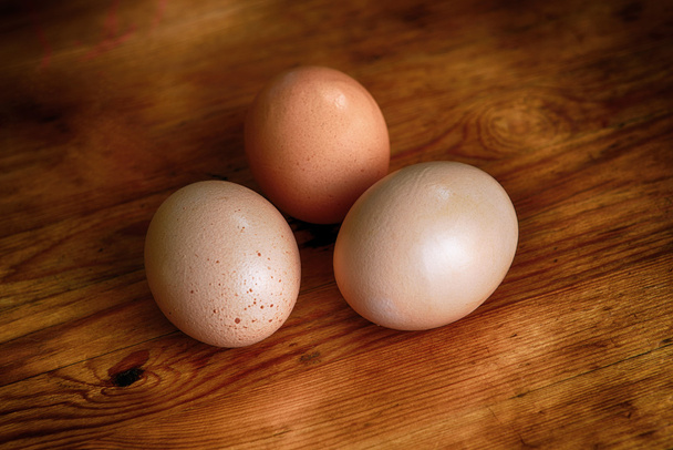 trzy jaja kurze - Zdjęcie, obraz