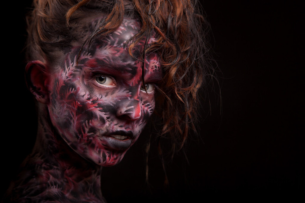 Girl with dark painted face art - Fotoğraf, Görsel