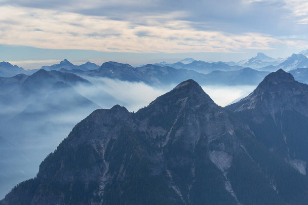 Gyönyörű hegycsúcs a North Cascade tartományban, Washington, USA - Fotó, kép