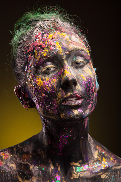 Mujer con arte facial creativo
 - Foto, imagen