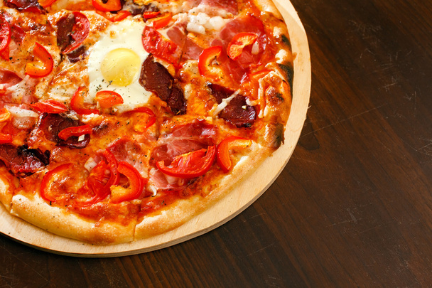 pizza s masem a zeleninou - Fotografie, Obrázek