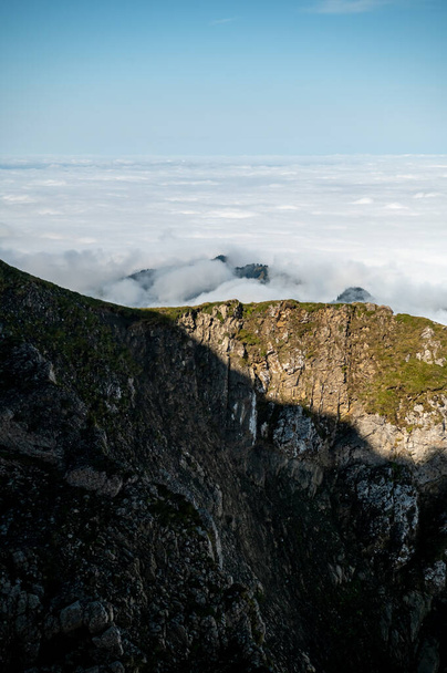 Το Πιλάτος είναι ένα βουνό στην Ελβετία. Βρίσκεται νοτιοδυτικά της πόλης της Lucerne και η θέση της εκτείνεται στα καντόνια Obwalden, Nidwalden και το καντόνι της Lucerne. Καθ 'όλη τη διάρκεια του έτους, το φυσικό πανόραμα αυτών των καντονιών μπορεί να προβληθεί  - Φωτογραφία, εικόνα