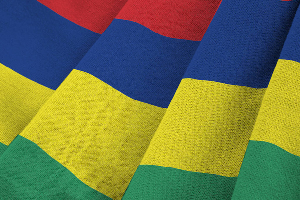 Mauritius vlag met grote plooien zwaaien close-up onder de studio licht binnen. De officiële symbolen en kleuren in stof banner - Foto, afbeelding