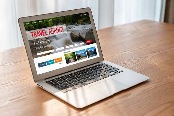 Онлайн-сайт туристического агентства для модного поиска и планирования путешествий предлагает предложения и пакеты для бронирования авиабилетов, отелей и туров - Фото, изображение