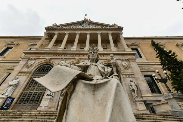İspanya Ulusal Kütüphanesi ("Biblioteca Nacional de Espana") İspanya 'nın en büyük ve dünyanın en büyük kütüphanelerinden biridir. Madrid 'de, Paseo de Recoletos' ta yer almaktadır.. - Fotoğraf, Görsel