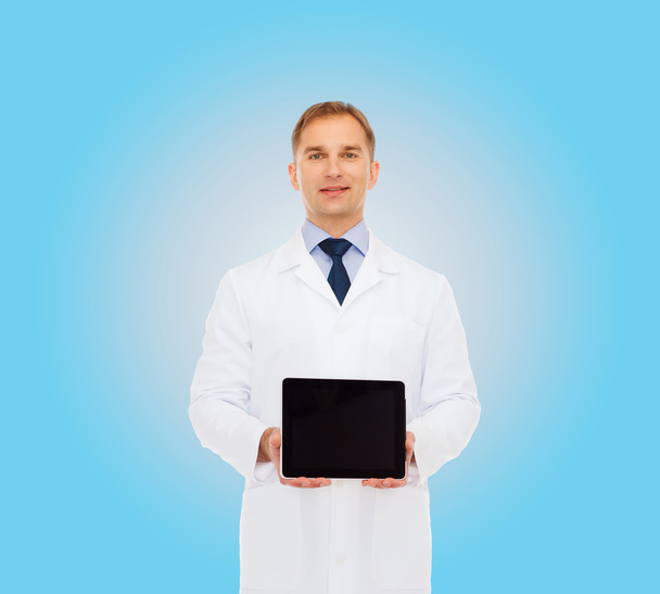 smiling male doctor with tablet pc - Фото, изображение