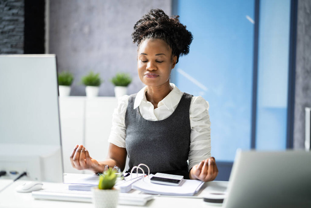 Yoga Meditation At Corporate Desk. American African Businesswoman - Valokuva, kuva