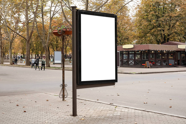 Moderni tyhjä mainonta mainostaulu kaupungin kadulla - Valokuva, kuva